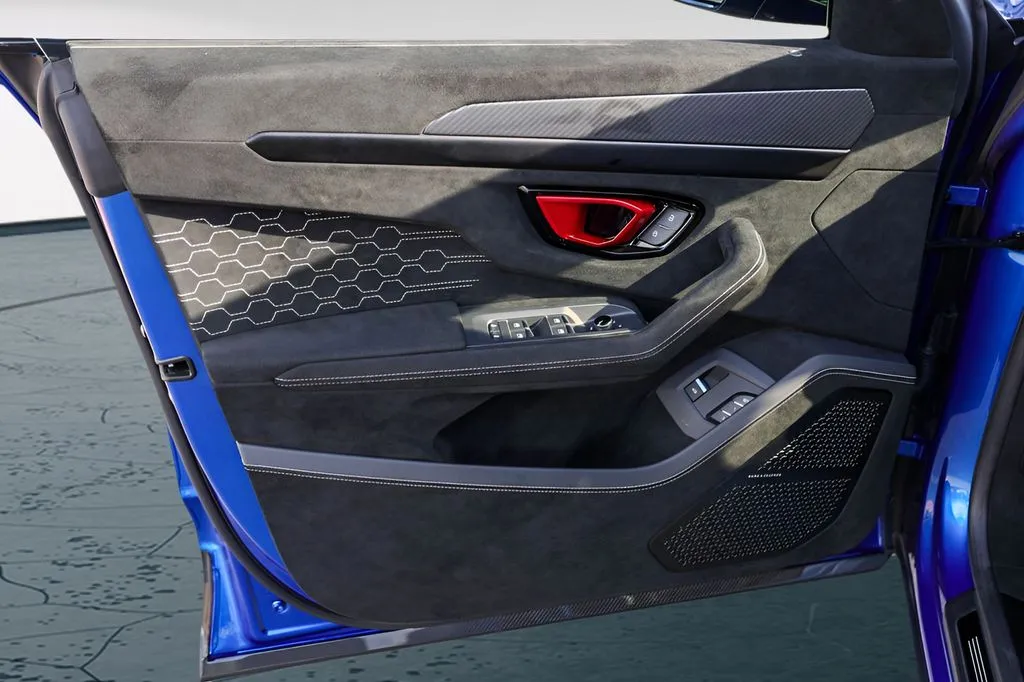 Lamborghini URUS photo 28