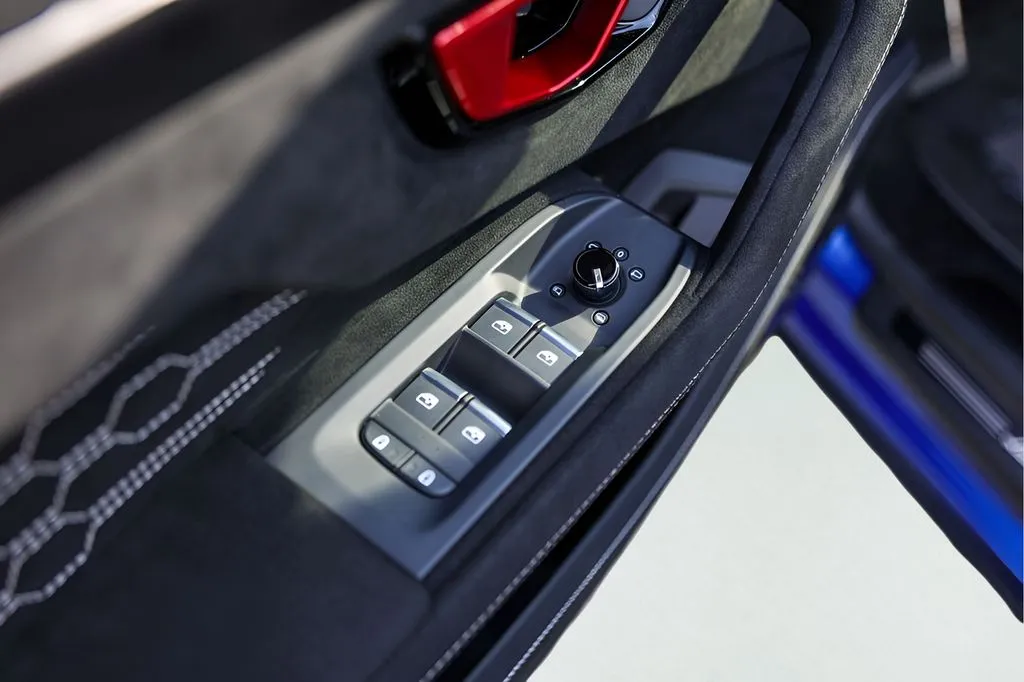 Lamborghini URUS photo 27