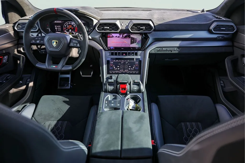Lamborghini URUS photo 30