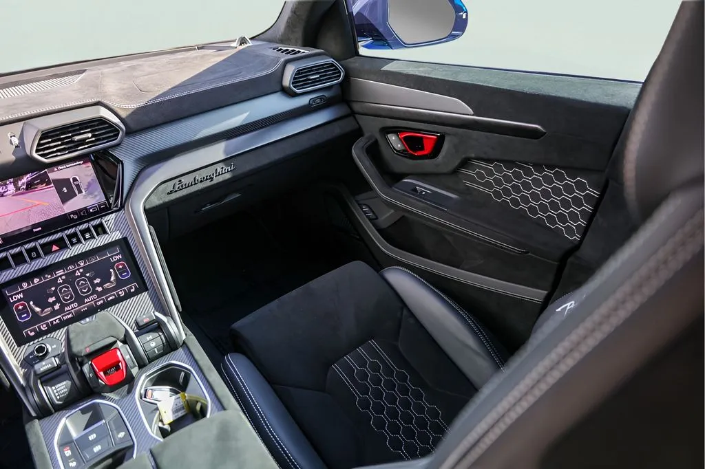 Lamborghini URUS photo 32