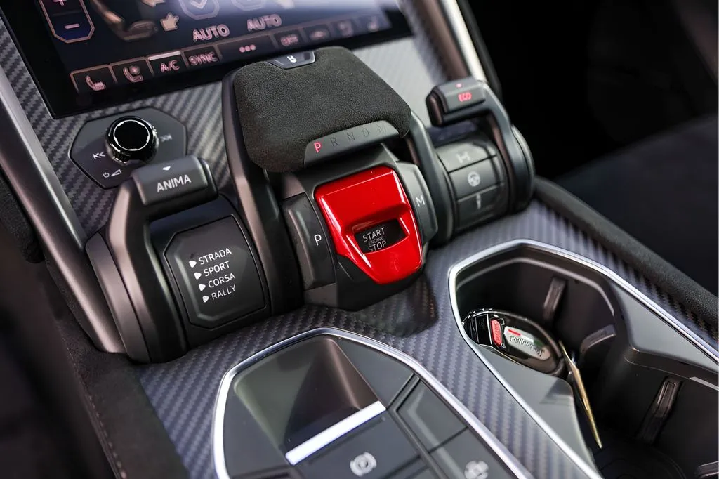 Lamborghini URUS photo 23