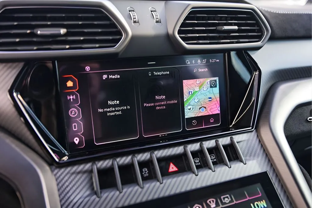Lamborghini URUS photo 21