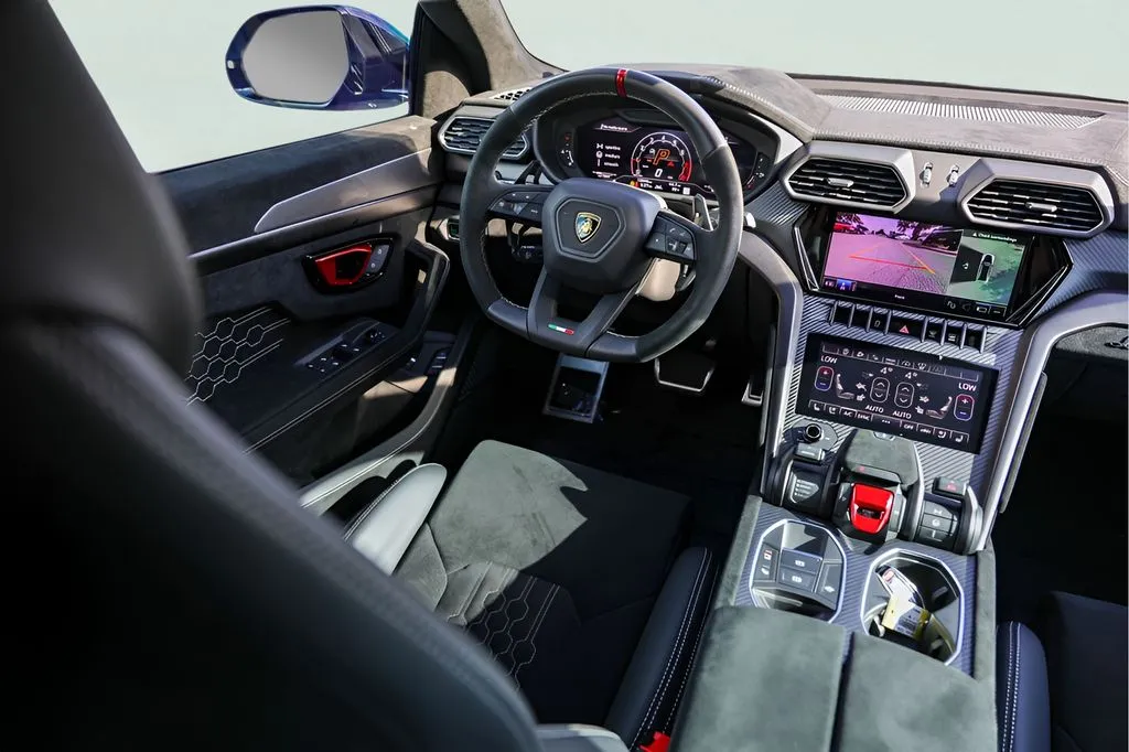 Lamborghini URUS photo 31