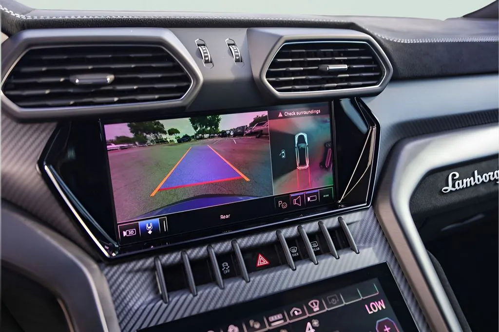 Lamborghini URUS photo 22