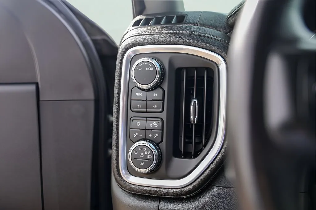 GMC Sierra photo 16