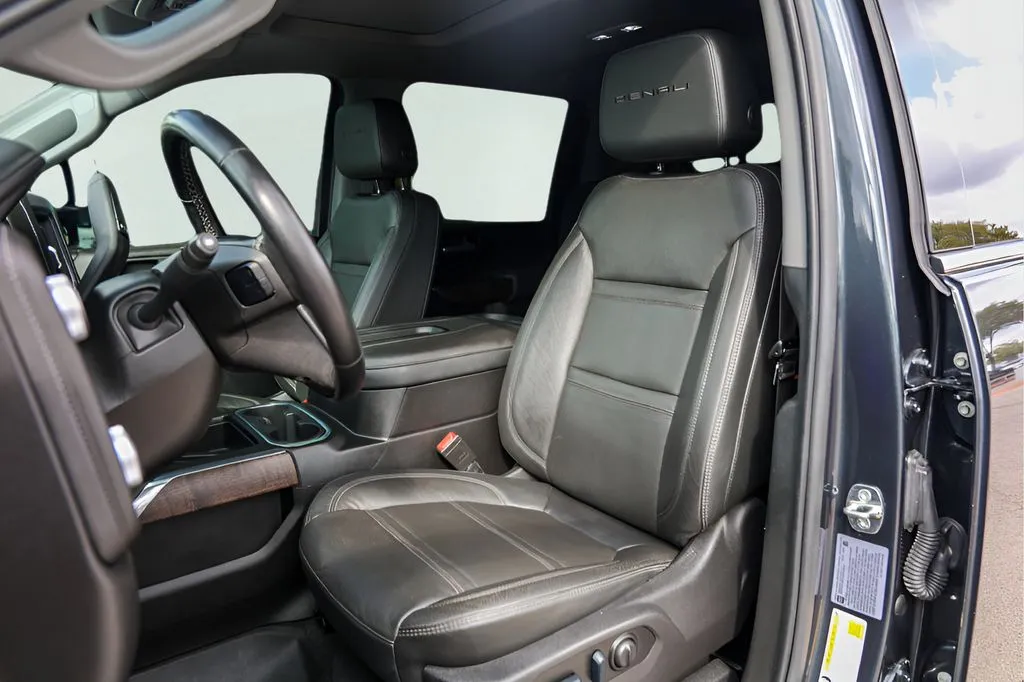 GMC Sierra photo 10
