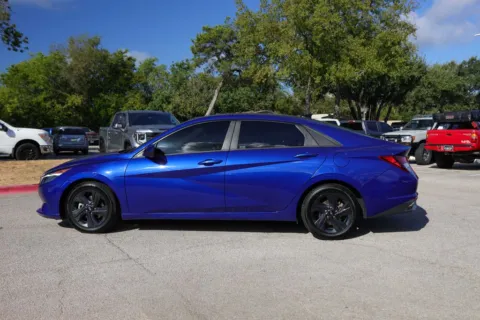 More photos of 2022 Hyundai Elantra SEL at Covert Buick GMC, TX