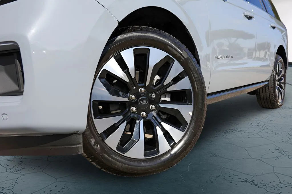 Ford Expedition photo 4