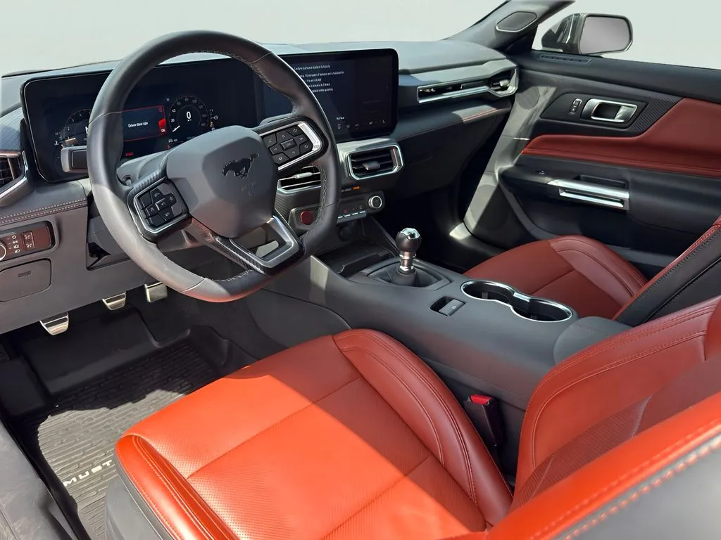 Ford Mustang photo 8
