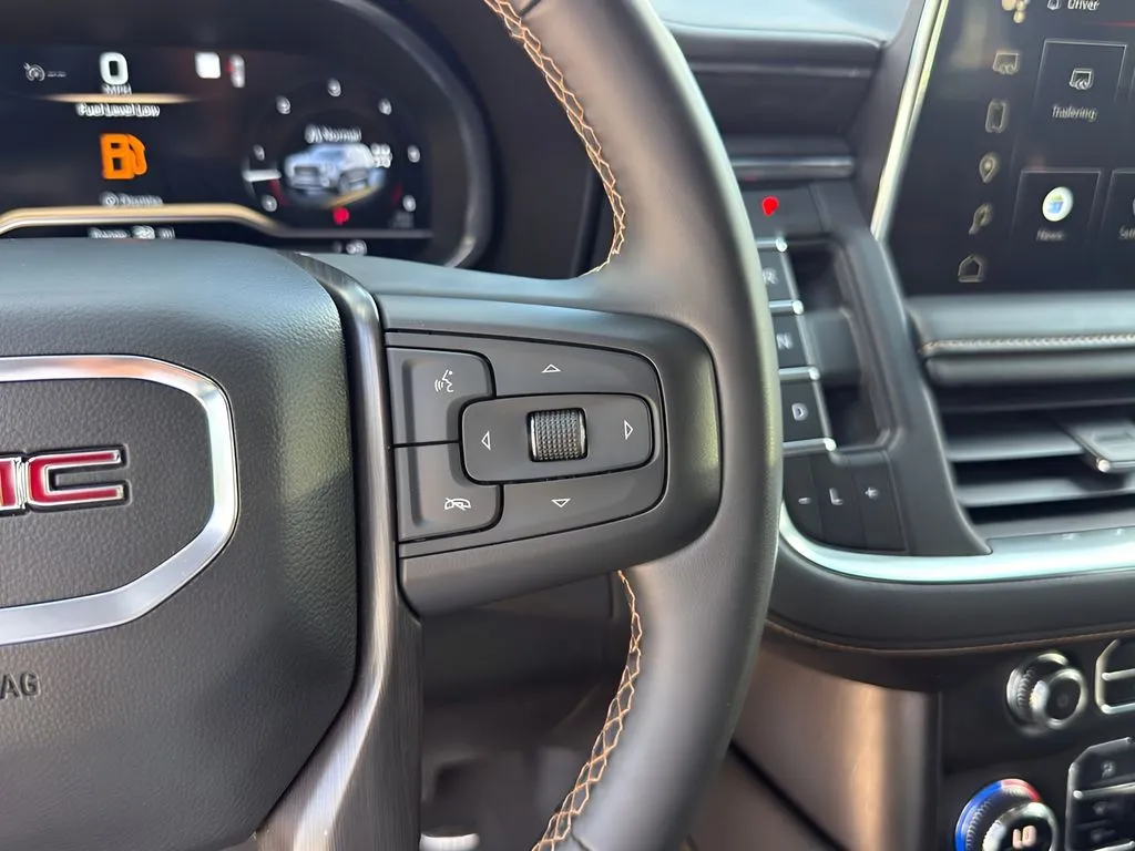 GMC Yukon photo 16