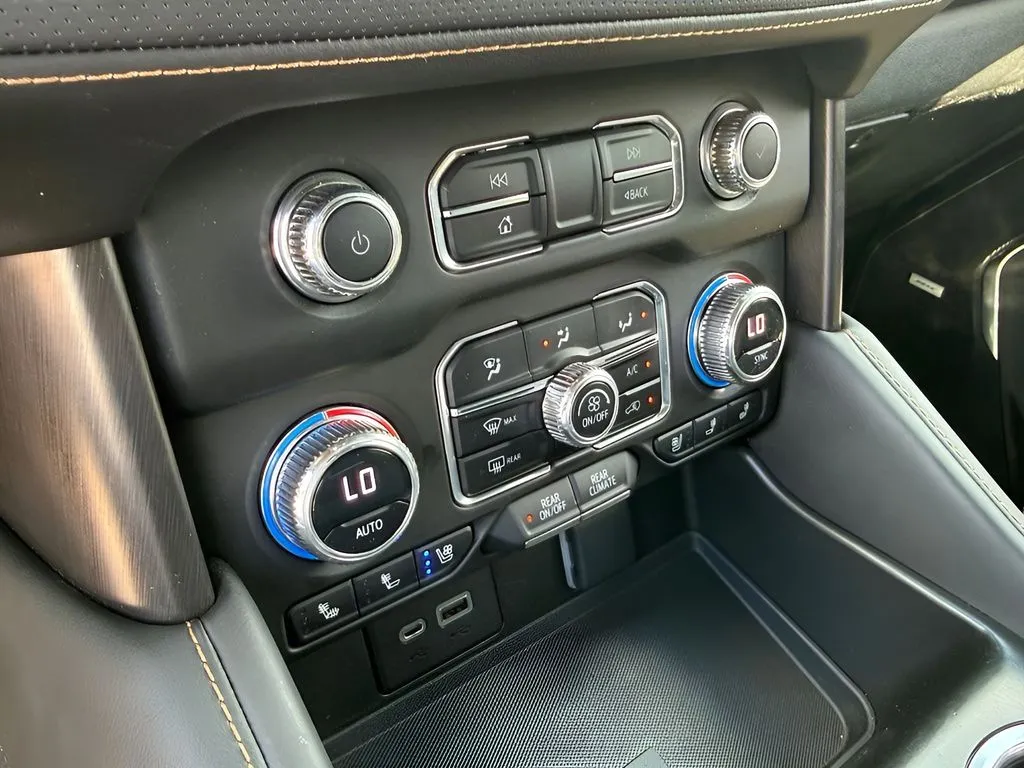 GMC Yukon photo 14