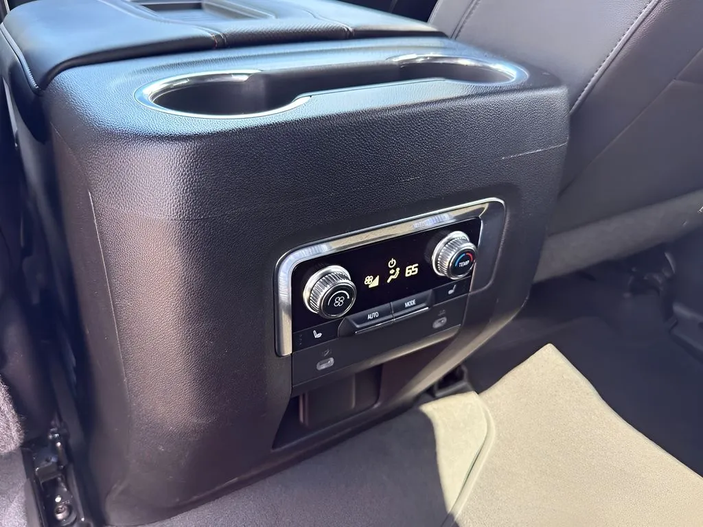 GMC Yukon photo 24