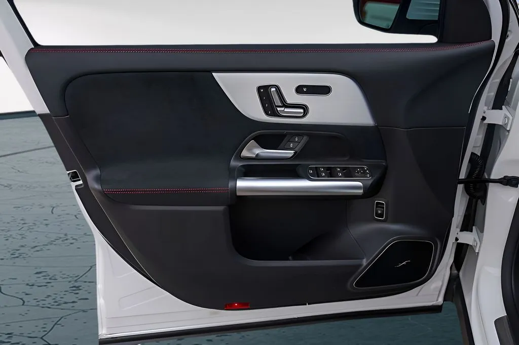 Mercedes-Benz GLA photo 23