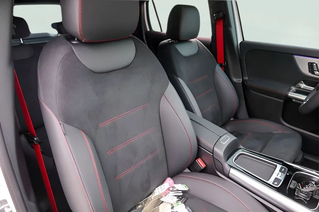 Mercedes-Benz GLA photo 30