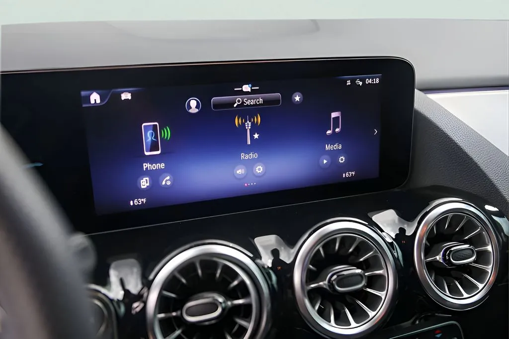Mercedes-Benz GLA photo 15
