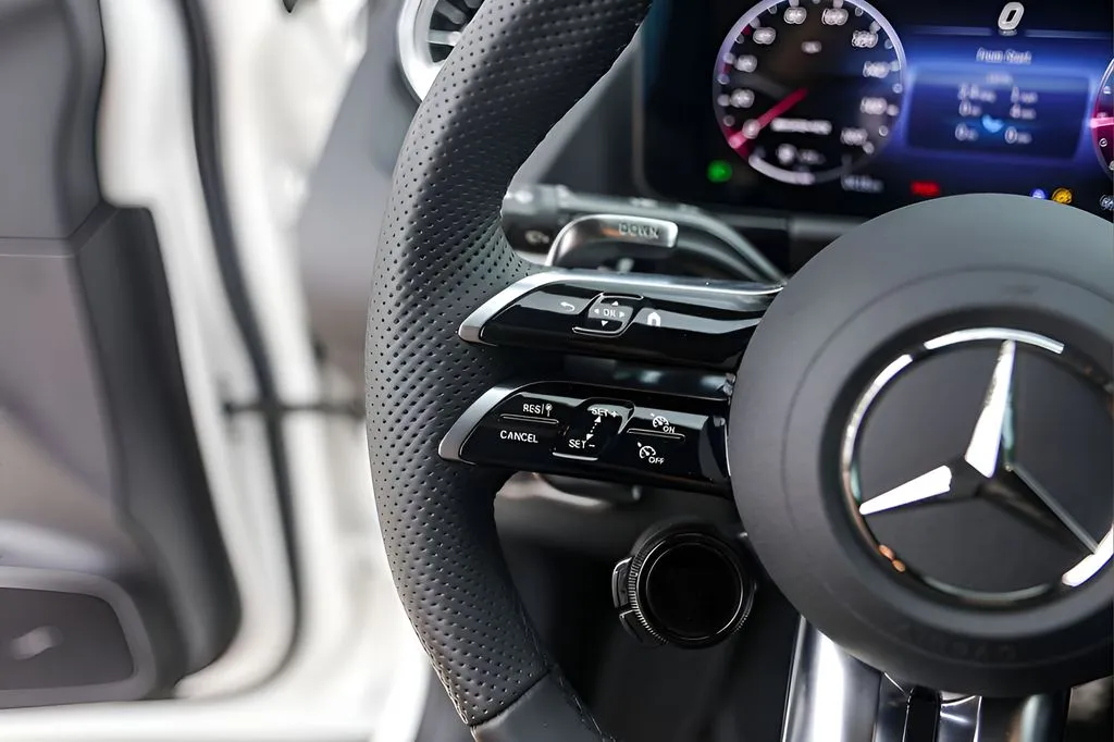 Mercedes-Benz GLA photo 14