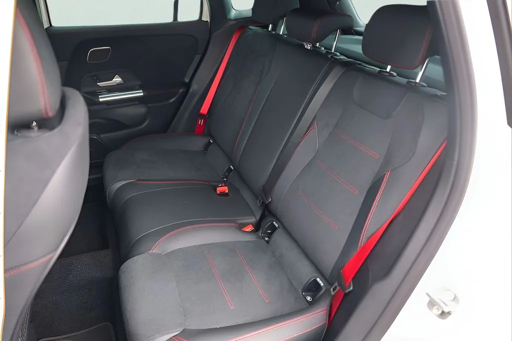 Mercedes-Benz GLA photo 24