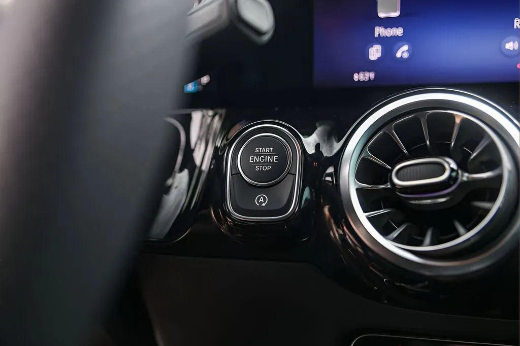 Mercedes-Benz GLA photo 17