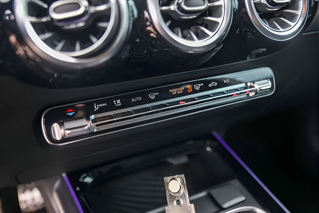 Mercedes-Benz GLA photo 18