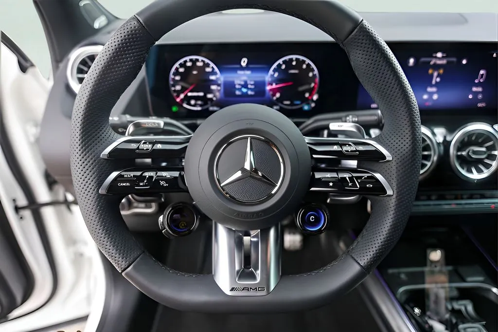 Mercedes-Benz GLA photo 12