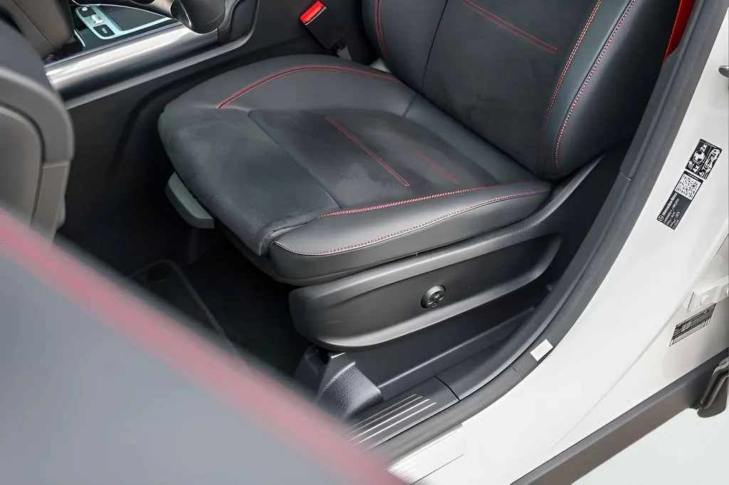 Mercedes-Benz GLA photo 8