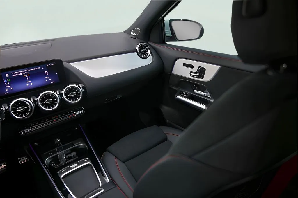 Mercedes-Benz GLA photo 27