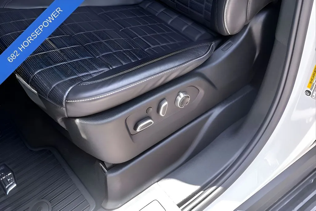 Cadillac Escalade photo 8