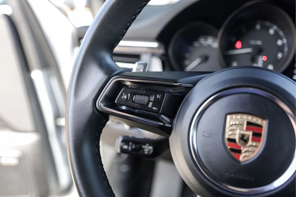 Porsche Macan photo 17