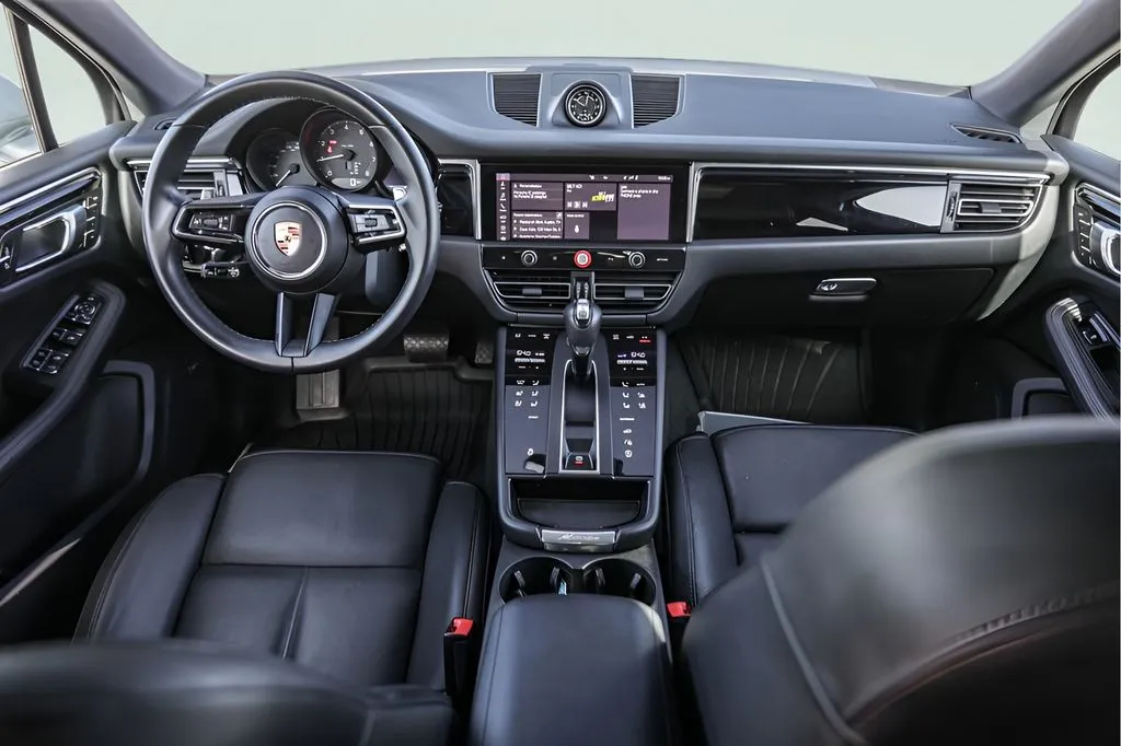 Porsche Macan photo 29