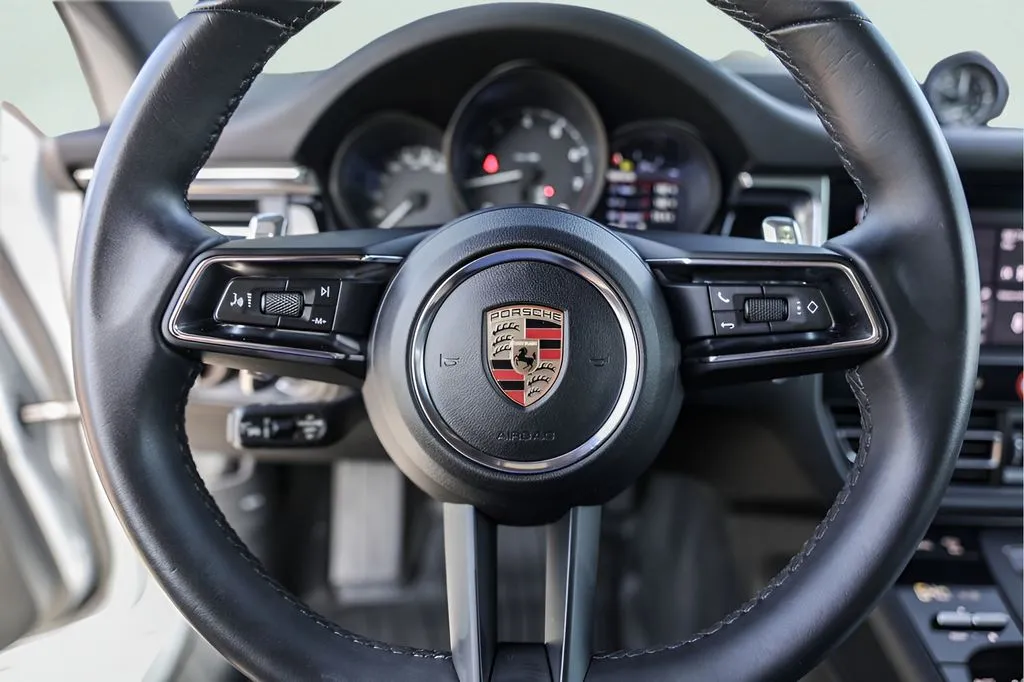 Porsche Macan photo 15