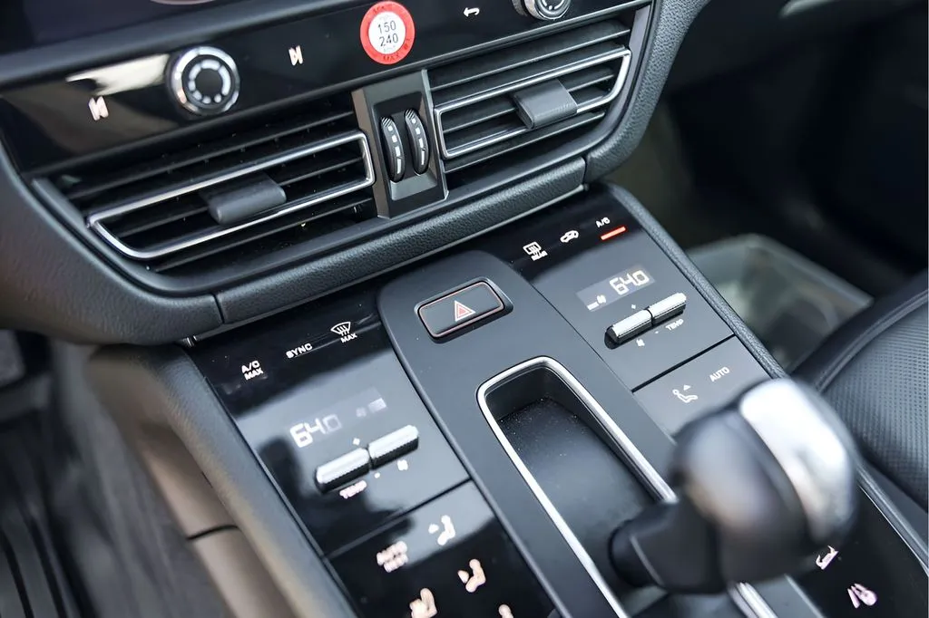 Porsche Macan photo 20
