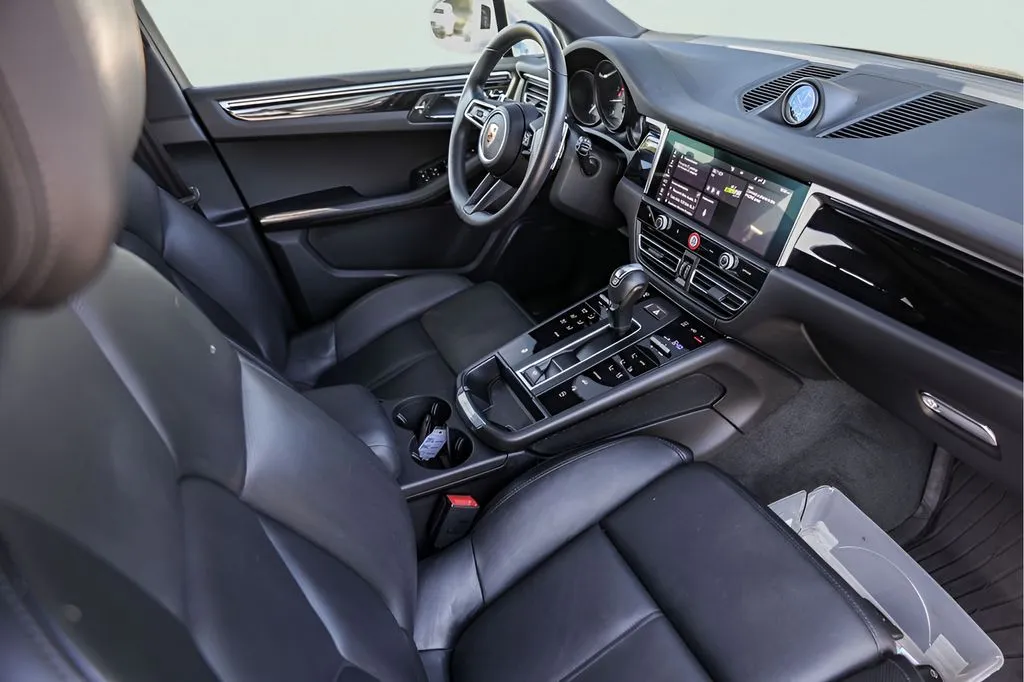 Porsche Macan photo 33