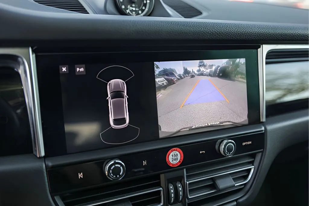 Porsche Macan photo 19