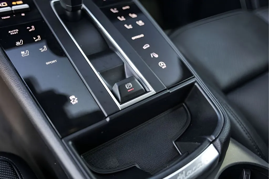 Porsche Macan photo 23