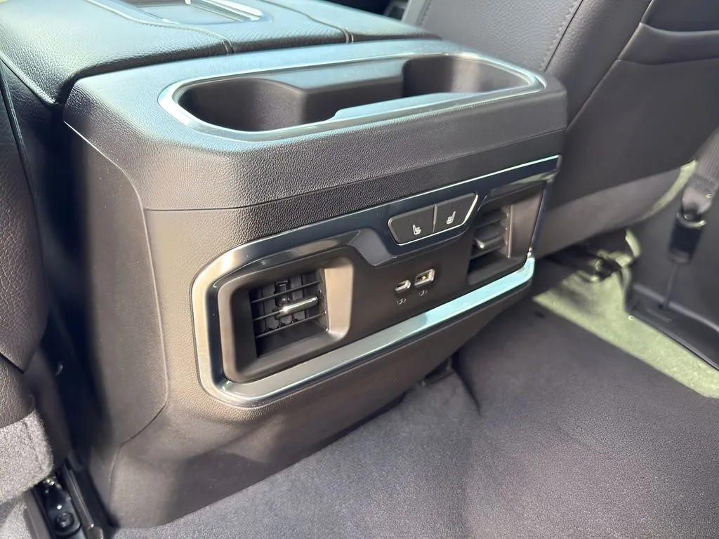 GMC Sierra photo 22