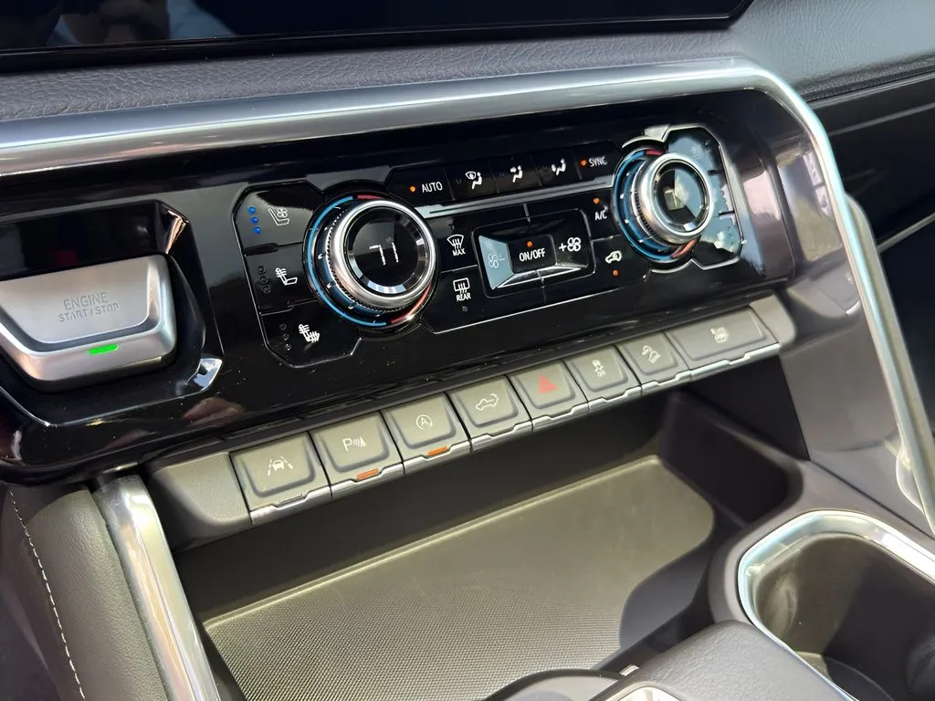 GMC Sierra photo 12