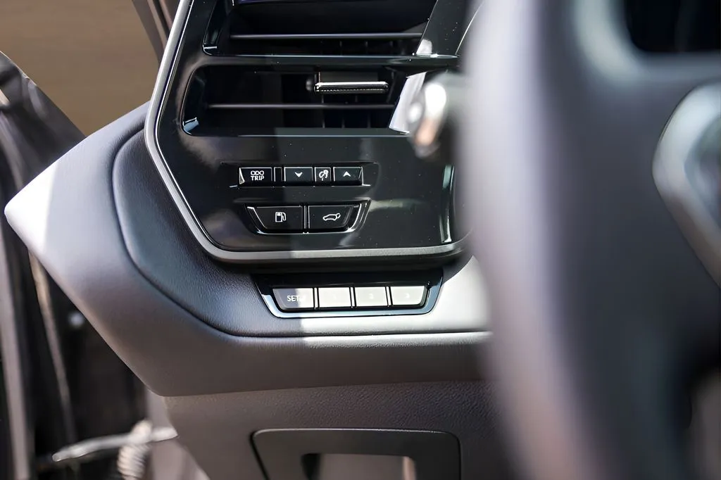 Lexus TX photo 15