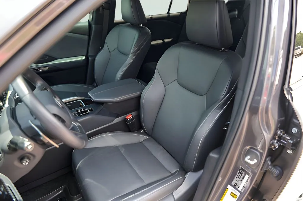 Lexus TX photo 7