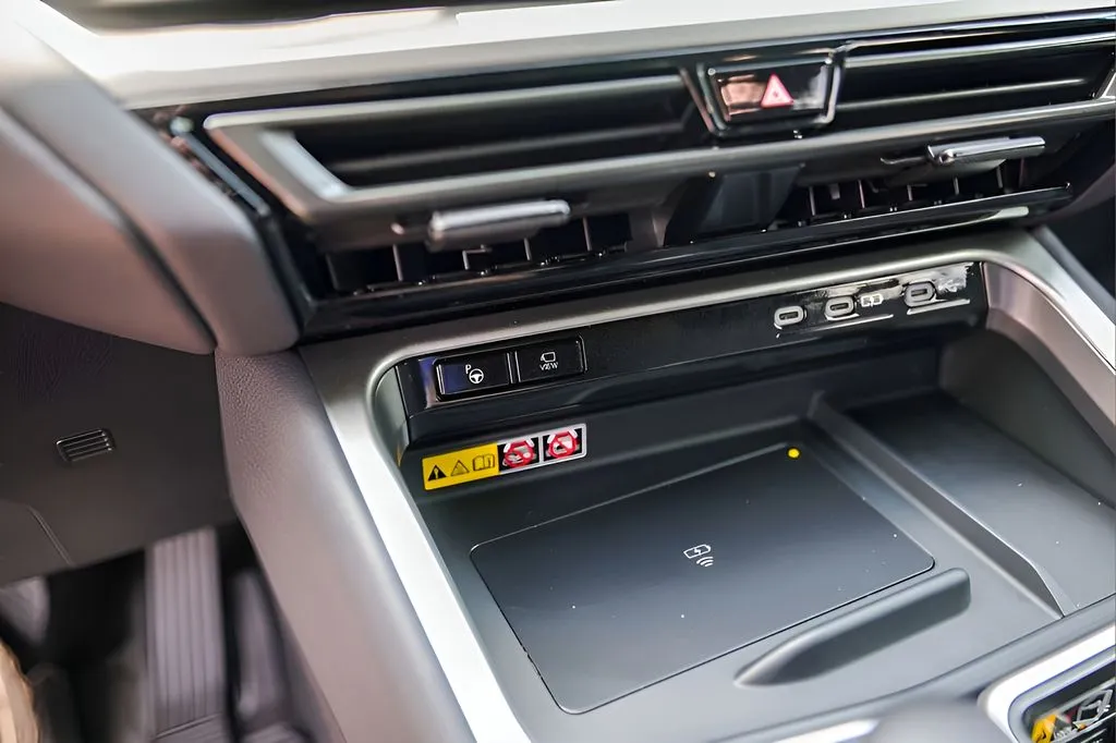 Lexus TX photo 19