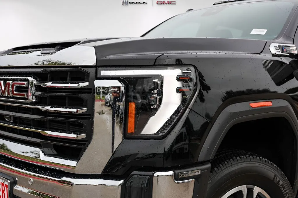 GMC Sierra photo 3