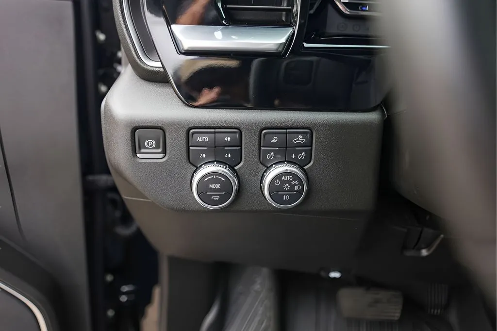 GMC Sierra photo 18