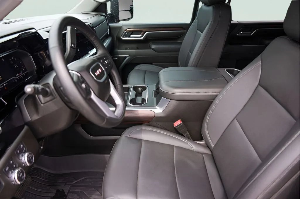 GMC Sierra photo 12