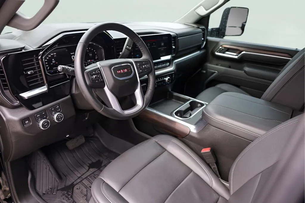 GMC Sierra photo 13