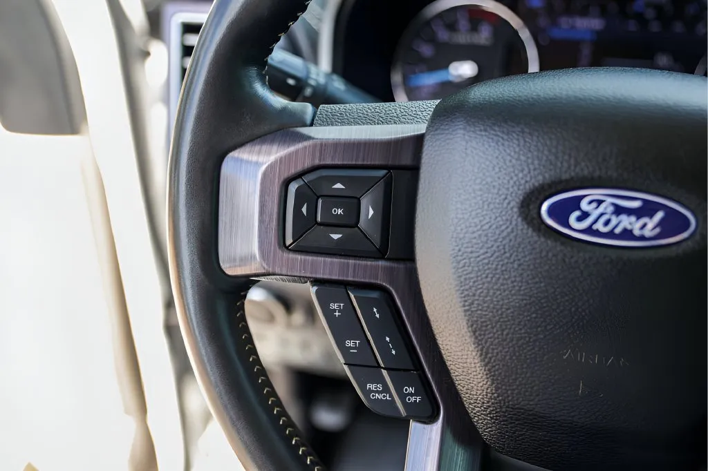 Ford F-250SD photo 16