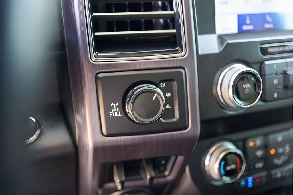 Ford F-250SD photo 19