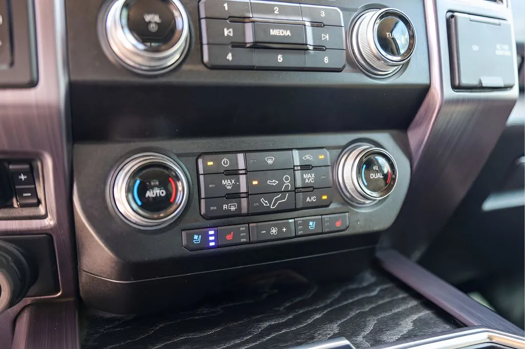 Ford F-250SD photo 21