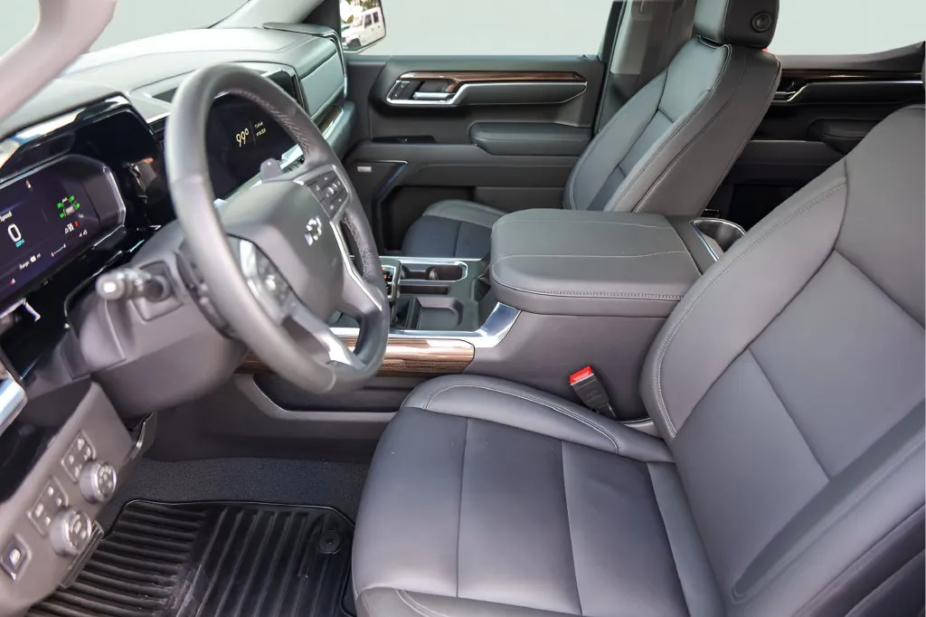 Chevrolet Silverado photo 12