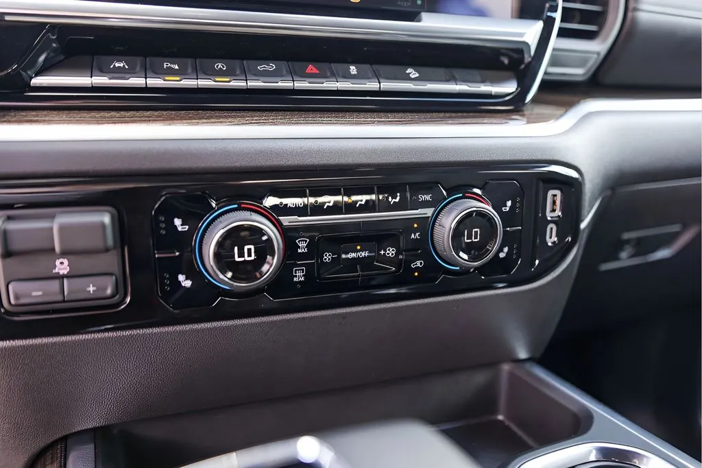 Chevrolet Silverado photo 21