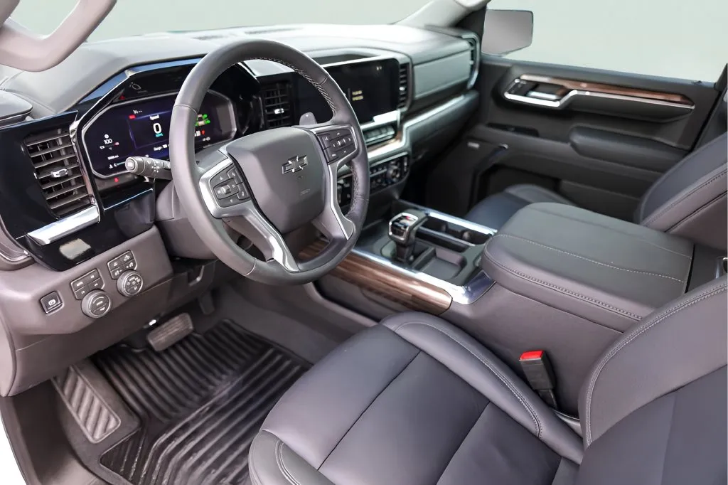 Chevrolet Silverado photo 13