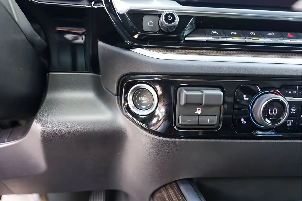 Chevrolet Silverado photo 22